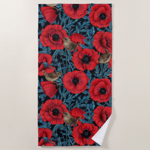 Rote Mohnblüten, blaue Blätter auf schwarz Strandtuch