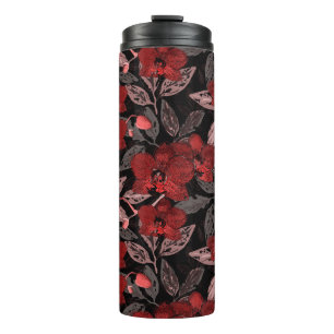 Rote Orchideen auf schwarz. Thermosbecher