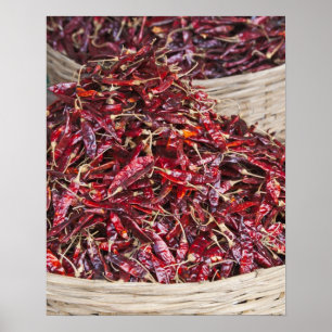 Rote Paprika auf einem lokalen Gemüsemarkt Poster