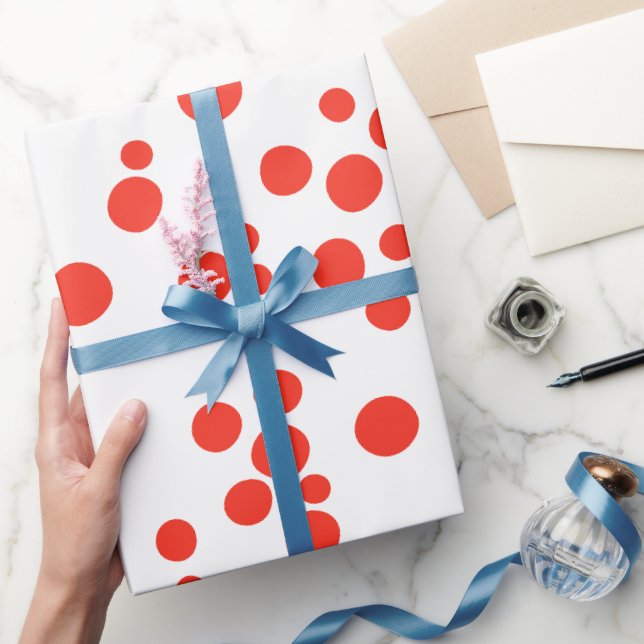 Rote Punkte auf Weiß Geschenkpapier (Schenken)