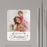 Rote Romantische Kalligrafie Frohe Weihnachten Fot Magnet<br><div class="desc">Romantischer und eleganter Foto Küchenmagnet. Für eine erweiterte Anpassung dieses Designs klicken Sie bitte auf den Link Weitere anpassen,  um den Schriftart,  die Größe,  die Farbe usw. zu ändern.</div>