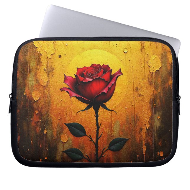 Rote Rose auf Gold Laptopschutzhülle (Vorderseite)