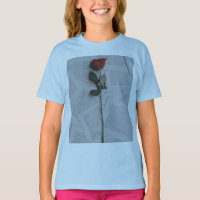 Rote Rose auf Open Book T-Shirt | Romantische Blum