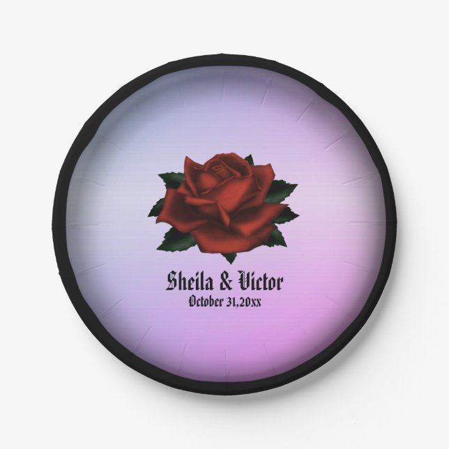 Rote Rose Gotische Hochzeitnamen und Datum Lila Pappteller (Vorderseite)