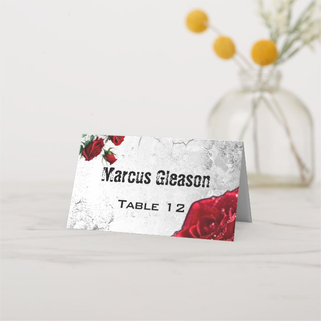 Rote Rose & Grunge Textured Wedding Platzkarte (Vorderseite)
