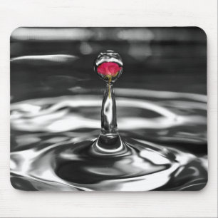 Rote Rose im Tröpfchen Mousepad