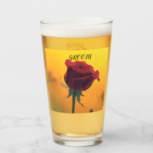 Rote Rose mit gelbem Hochzeitsglas Glas