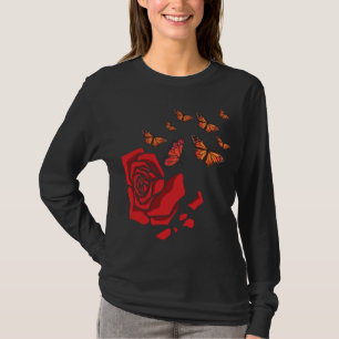 Rote Rose mit Schmetterlingsgarten-Blume T-Shirt