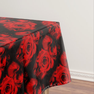 Rote Rose mit schwarzer Tischdecke