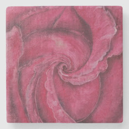 Rote Rose nah Steinuntersetzer