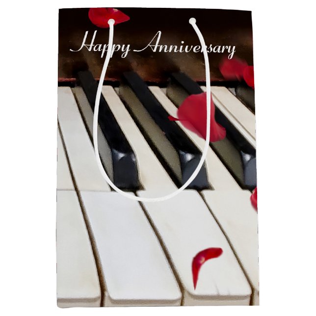 Rote Rose Petals auf Piano Mittlere Geschenktüte (Vorderseite)