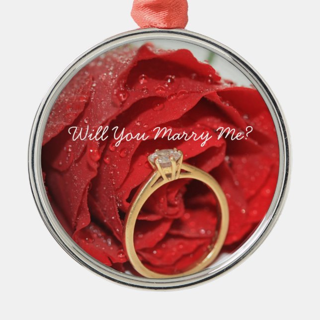 Rote Rose und Ringverzierung Silbernes Ornament (Vorne)