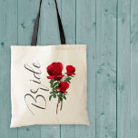 Rote Rose Wedding Brides Bag Tragetasche<br><div class="desc">Tuchbeutel für die Braut. Realistische rote Rosen mit "Bride"-Text in dunkelgrauem Schriftzeichen. Ein modernes Geschenk oder ein nützlicher Gegenstand für die Braut, die Rose Lieben.</div>