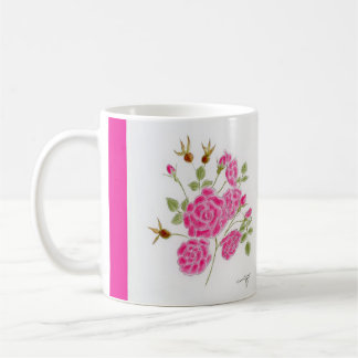Rote Rosen auf einer Tasse. Kaffeetasse