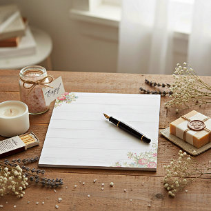 Rote Rosen auf Holz Notizblock