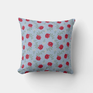 Rote Rosen auf Light Blue Oversized Calico Kissen
