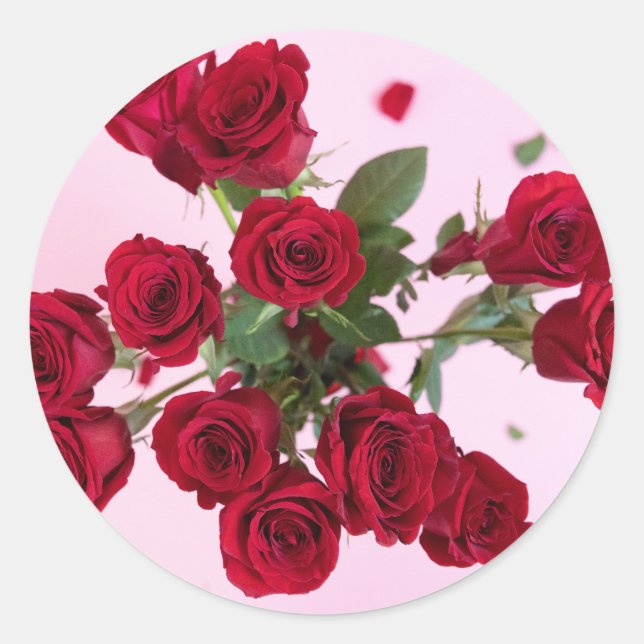 Rote Rosen auf Rosa Elegante Klassische Runde Runder Aufkleber (Vorderseite)