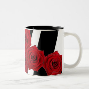 ROTE ROSEN AUF SCHWARZWEISS-ZEBRA-DRUCK ZWEIFARBIGE TASSE