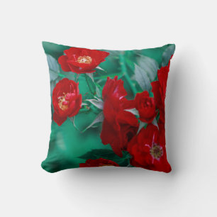 Rote Rosen Blassgrüne Blätter Kissen