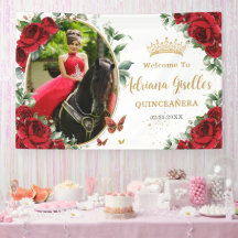 Rote Rosen Blumenschmetterlinge Quinceañera Foto