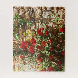 Rote Rosen gegen eine Steinmauer