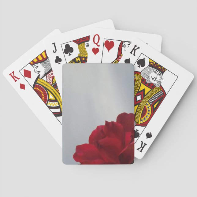 Rote Rosen gegen einen hellen blauen Himmel Spielkarten (Rückseite)