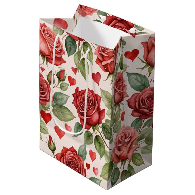 Rote Rosen mit Valentinherzen Muster Romantische Mittlere Geschenktüte (Vorderseite Schrägansicht)