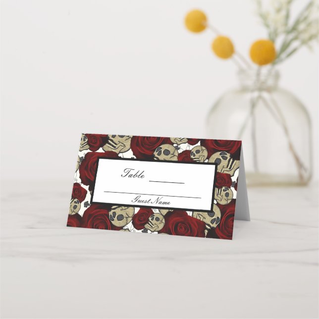 Rote Rosen & Skulls Schwarzer Blumengotik Weißer T Platzkarte (Vorderseite)