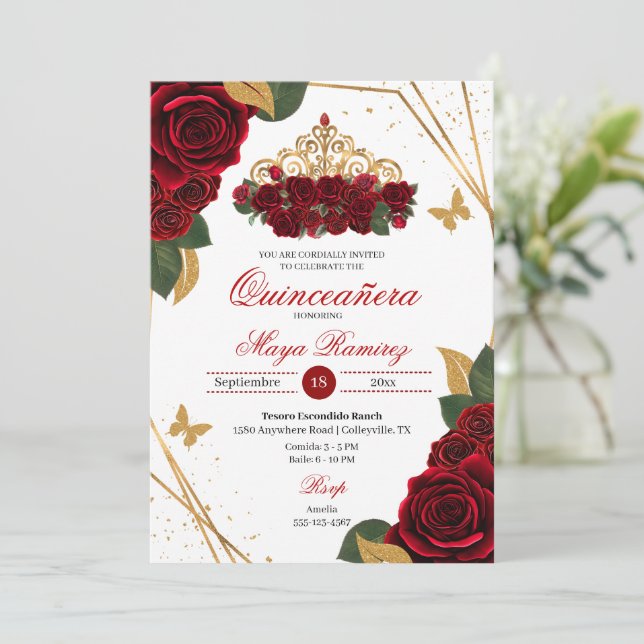 Rote Rosen Tiara Gold Glitzer Quinceañera Einladung (Stehend Vorderseite)