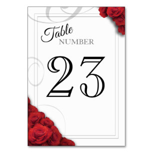 Rote Rosen und Swirl-Tischnummer Tischnummer