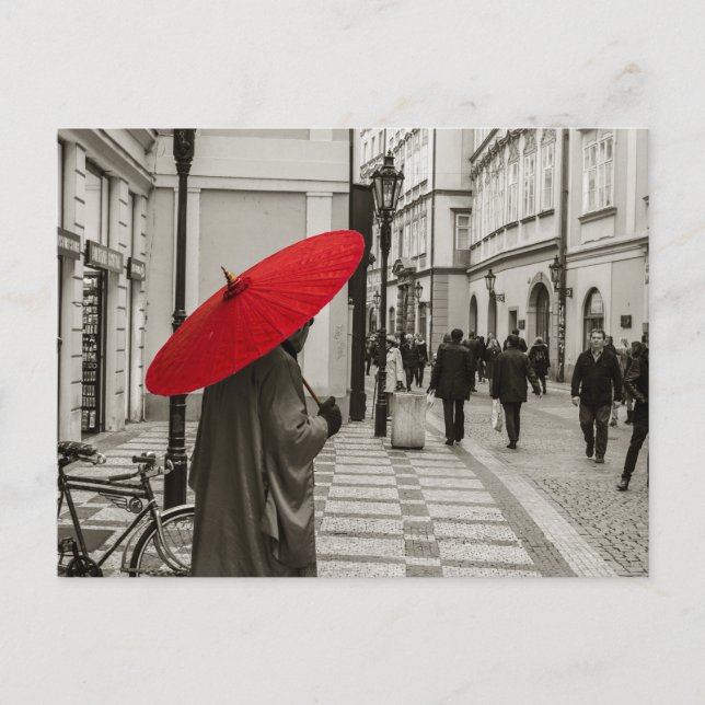 Rote Schirme Schwarz-Weiß-Fotografie Postkarte (Vorderseite)