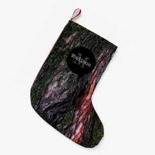 Rote schwarze Baummosse Holzrinde Monogram Kleiner Weihnachtsstrumpf
