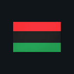 Rote, Schwarze und Grüne Flagge Leinwanddruck<br><div class="desc">Die 3 panafrikanischen Farben auf der Fahne repräsentieren: rot: das Blut, das alle Menschen der schwarzen afrikanischen Herkunft vereint und zur Befreiung vergießt; SCHWARZ: Schwarze Menschen, deren Existenz als Nation, wenn auch nicht als Nation-Staat, durch die Existenz der Fahne bestätigt wird; und GRÜNE: der üppige natürliche Reichtum Afrikas. Vintage Alte...</div>