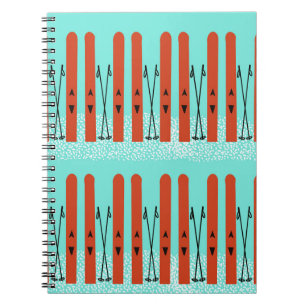 Rote Skier auf blauem Notebook Notizblock