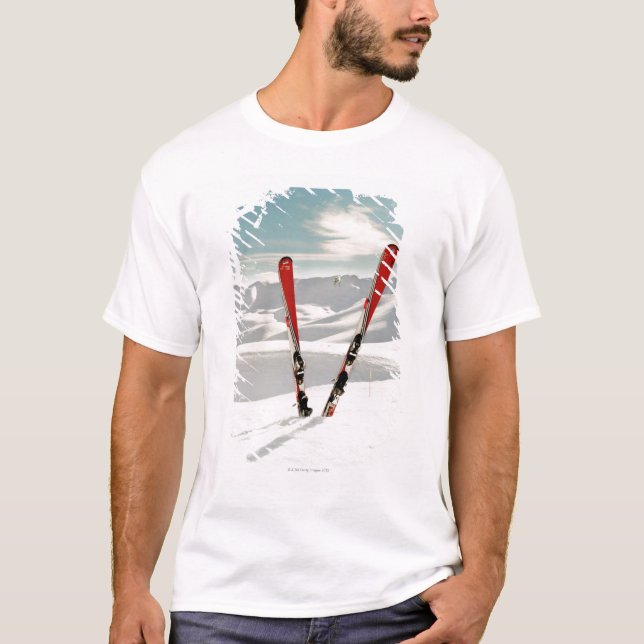 Rote Skis T-Shirt (Vorderseite)