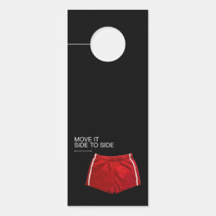 Rote Sportshorts mit seitlicher Bewegung Türanhänger