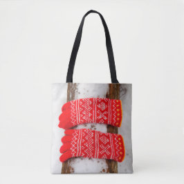 Rote Strickhandschuhe im Schnee Tasche