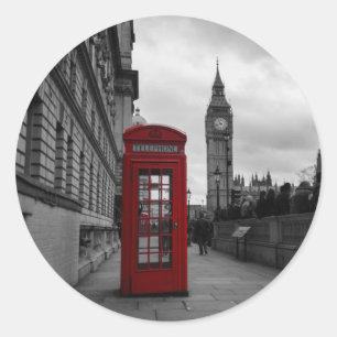 Rote Telefonzelle in rundem Aufkleber Londons