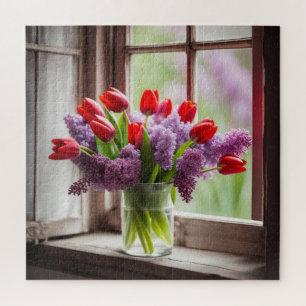 Rote Tulpen- und Fliederstrauß
