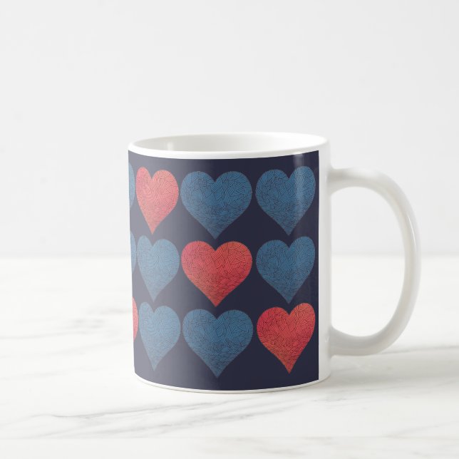 Rote und blaue gemusterte Herzen Kaffeetasse (Rechts)