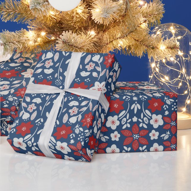 Rote und blaue skandinavische Winterblüten Geschenkpapier (Feiertage)