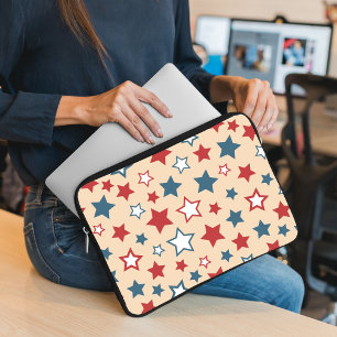Rote und blaue Sterne, 4. Juli, beiger Hintergrund Laptopschutzhülle