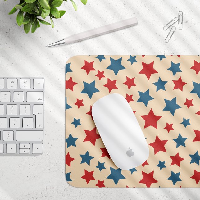 Rote und blaue Sterne, 4. Juli, beiger Hintergrund Mousepad (Von Creator hochgeladen)