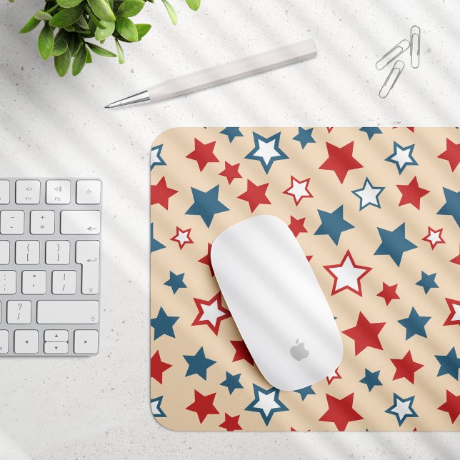 Rote und blaue Sterne, 4. Juli, beiger Hintergrund Mousepad (Von Creator hochgeladen)