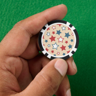 Rote und blaue Sterne, 4. Juli, beiger Hintergrund Pokerchips