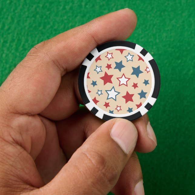 Rote und blaue Sterne, 4. Juli, beiger Hintergrund Pokerchips (Hand)
