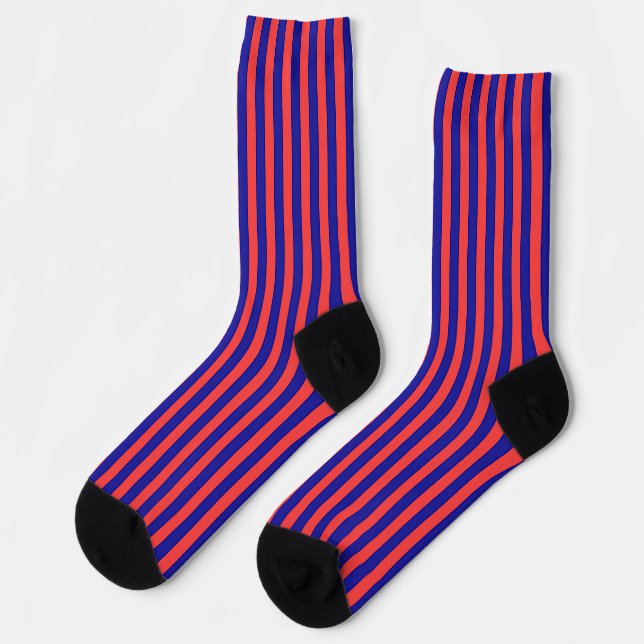 Rote und blaue Streifen Socken (Linkes Detail)