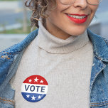 Rote und Blaue Wahl Button<br><div class="desc">Das unparteiische runde "Vote"-Button-Button-Design zeichnet sich durch patriotische Rot-, Weiß- und Blautöne mit Marinetext und Weißsternakzenten aus.</div>