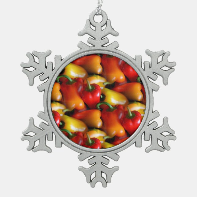 Rote und gelbe Paprikaschoten Schneeflocken Zinn-Ornament (Vorderseite)