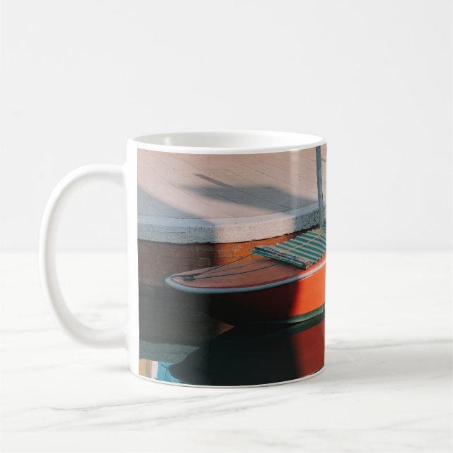 ROTE UND GRÜNE BOOTDOCKING AUF DEM DOCK KAFFEETASSE (Links)